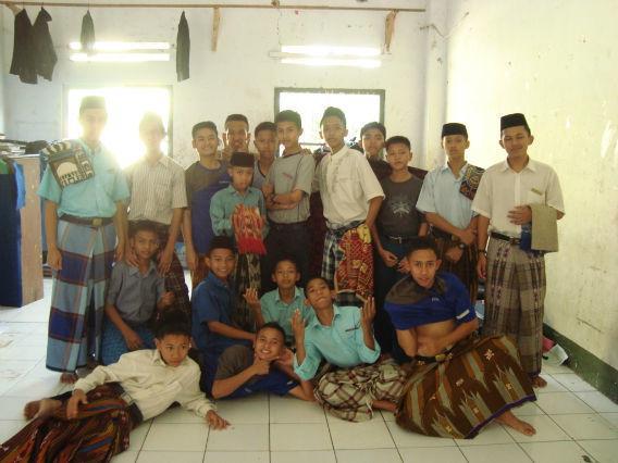 http://cdn.idntimes.com/content-images/post/20160307/8-gontor-uiiga-dd7e06ec3479076ca84d8927a9ea1ead.jpg