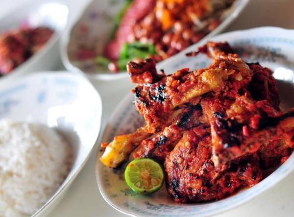 http://cdn.idntimes.com/content-images/post/old/8403a-Kuliner1_maskikicom.jpg
