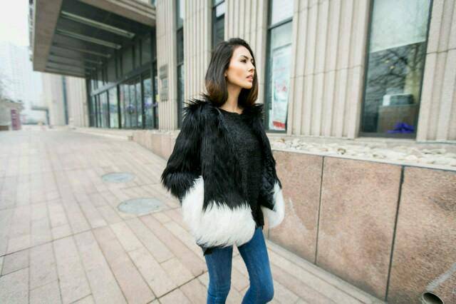 http://cdn.idntimes.com/content-images/post/old/86d2b-2015-Women-Hairy-Shaggy-Faux-Fox-Fur-Short-Jackets-Black-White-Contrast-Color-Coat-New-Arrivals-640x426.jpg