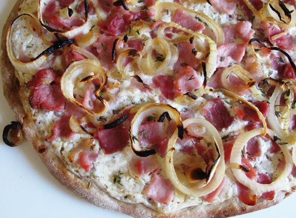 http://cdn.idntimes.com/content-images/post/old/8740f-Pizza8_thebreadshebakescom.jpg