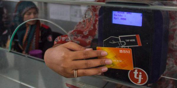 http://cdn.idntimes.com/content-images/post/old/8bd5f-267183_e-ticketing-transjakarta_663_382.jpg
