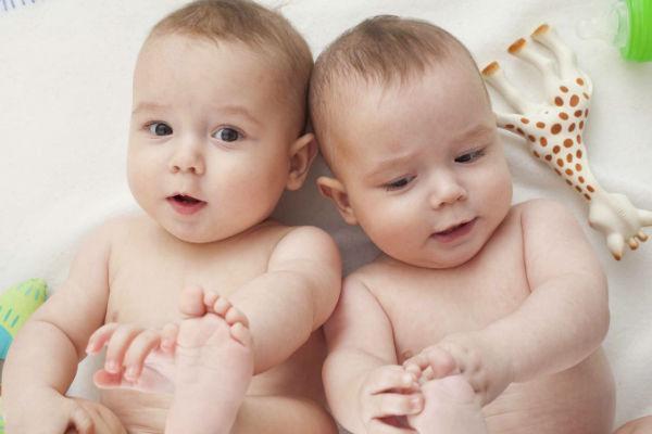 http://cdn.idntimes.com/content-images/post/old/965d9-twins21_parentsindia.jpg