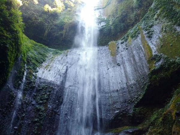http://cdn.idntimes.com/content-images/post/20150811/Airterjun10_jalanjalanyukcom.jpg