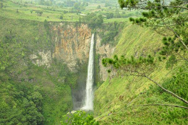 http://cdn.idntimes.com/content-images/post/20150811/Airterjun12_pecintawisatawordpresscom.jpg