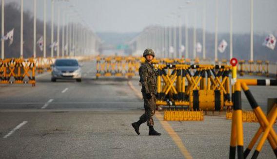http://cdn.idntimes.com/content-images/post/20150824/Perbatasan_Korea_(foto.viva.co.id)_w568_h500.jpg