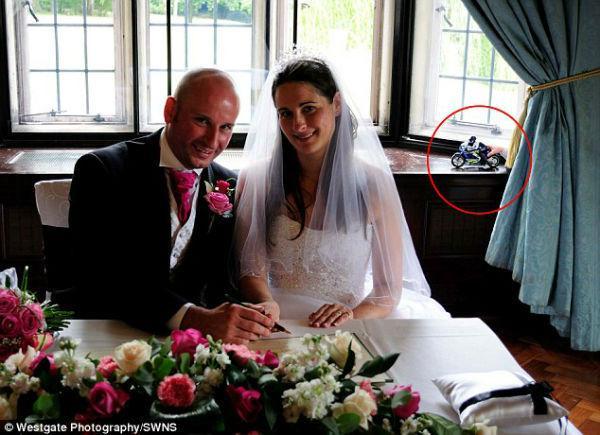 http://cdn.idntimes.com/content-images/post/20150810/Pernikahan5_dailymailcouk.jpg