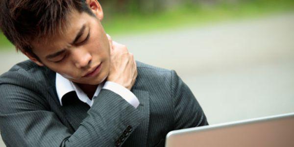 http://cdn.idntimes.com/content-images/post/old/a0735-neck-pain633x319.jpg