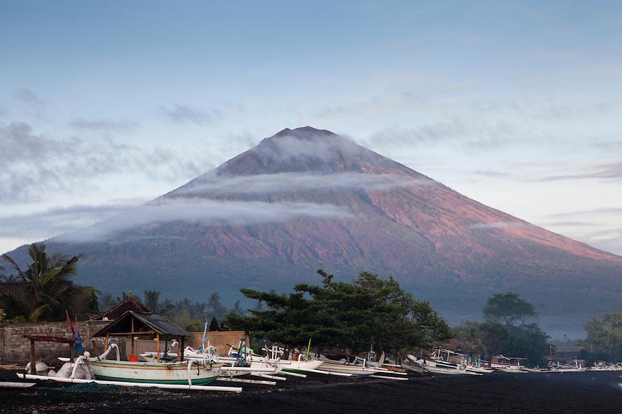 https://cdn.idntimes.com/content-images/post/20171123/agung1-9e95ca8da68bad2e8ba137b331a80e62.jpg