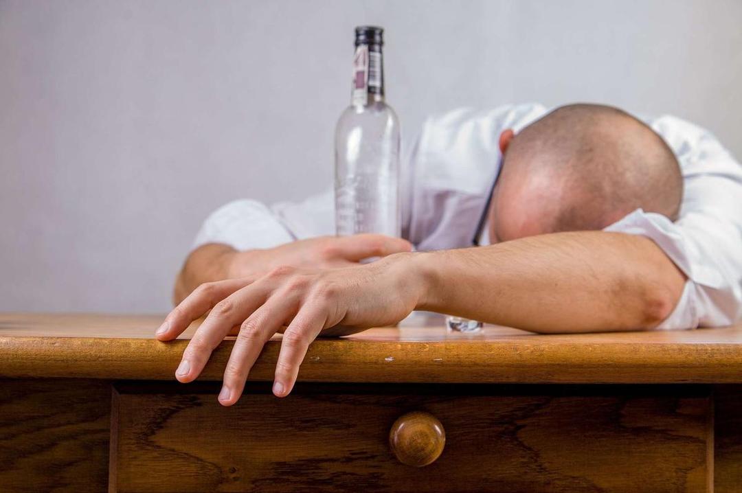 https://cdn.idntimes.com/content-images/post/20171229/alcohol-428392-1920-516052a8be28fe19c014a08114f62a25.jpg
