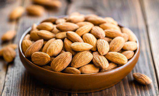 https://cdn.idntimes.com/content-images/post/20161008/almonds-in-a-bowl-on-wooden-table-max-6cff40586eafdd6deb000b778cae237a.jpg