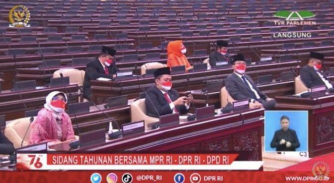 https://cdn.idntimes.com/content-images/post/20210816/anggota-dpr-04-2796a711fe3987225e22bec4e8b7a4ea.jpg