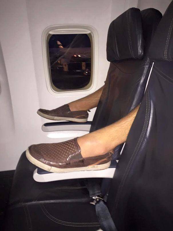 http://cdn.idntimes.com/content-images/post/20160411/annoying-passenger-shaming-flight-travel-airlines-56-605-d5569e8d78b101b2de9e4c421ccfaa0d.jpg