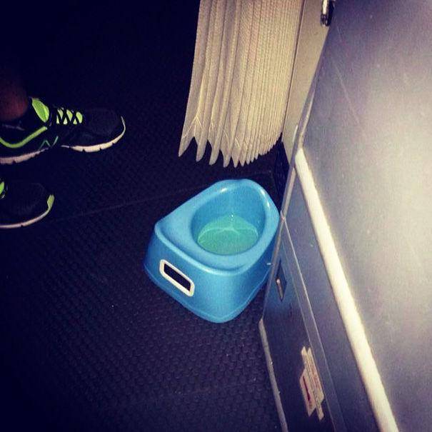 http://cdn.idntimes.com/content-images/post/20160411/annoying-passenger-shaming-flight-travel-airlines-59-605-683c9db68236a2f23d4706c74eac517c.jpg