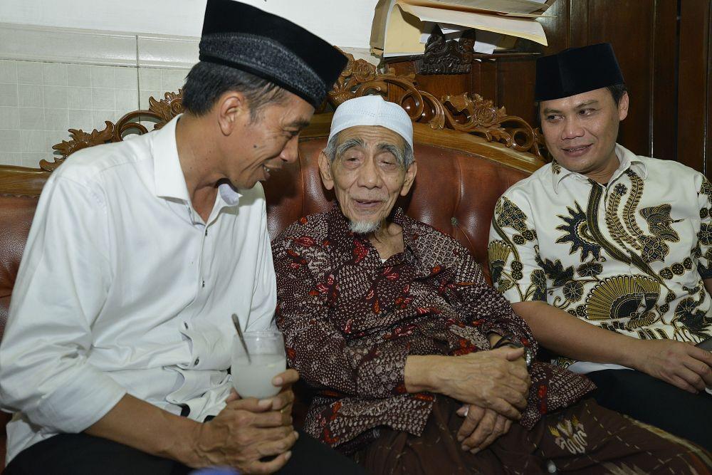 https://cdn.idntimes.com/content-images/post/20190807/antarafoto-arsip-foto-kh-maimun-zubair-wafat-060819-3-4e9c8769eac50d402360413f8ae3311b.jpg