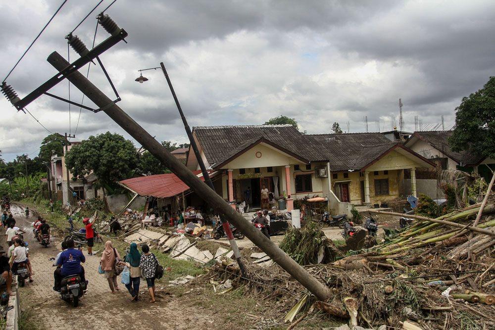 https://cdn.idntimes.com/content-images/post/20201205/antarafoto-banjir-medan-41220-rm-7-ff5e27572a53de68537ecc653150015f.jpg