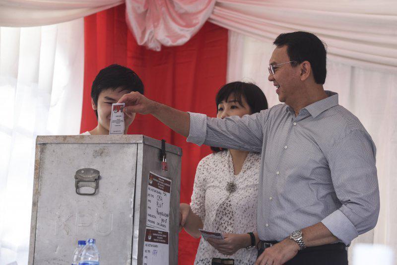 https://cdn.idntimes.com/content-images/post/20170419/antarafoto-basuki-tjahaja-purnama-memilih-0190417-hma-6-1492599731-98043-522a64bc8103fd839ac4c8220fd984b4.jpg