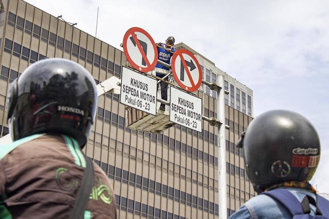 https://cdn.idntimes.com/content-images/post/20180112/antarafoto-cabut-larangan-motor-melintas-100118-gp-1-8152fa8c52b9971b1bfb00b0daf8654f.jpg