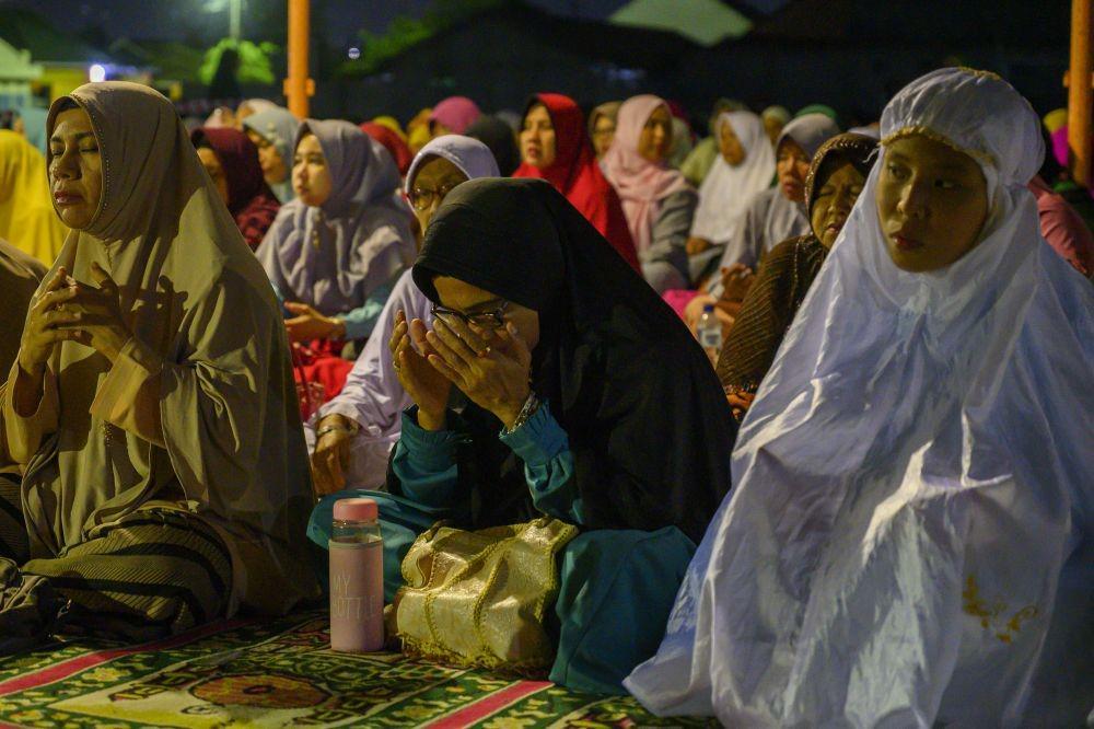 https://cdn.idntimes.com/content-images/post/20200101/antarafoto-dzikir-akbar-jelang-tahun-baru-311219-bmz-3-4450ea31317fb1be4535ad396e121a30.jpg