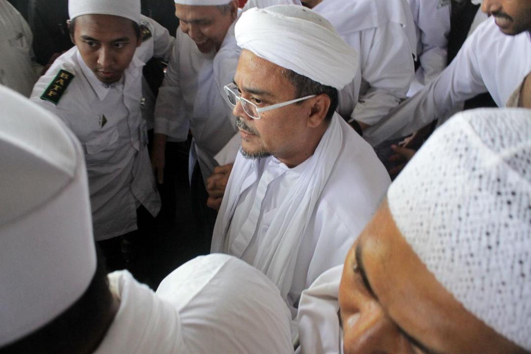 https://cdn.idntimes.com/content-images/post/20170419/antarafoto-kedatangan-habib-rizieq-di-surabaya-110417-um-4-1ba1fabaafa426b0ffd0cfffecbaee18.jpg