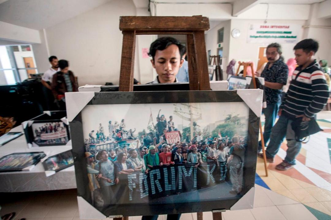 https://cdn.idntimes.com/content-images/post/20180504/antarafoto-pameran-foto-20-tahun-refleksi-reformasi-030518-afa-1-1-79aadeafb66610f6f099987a52ef9f8f.jpg