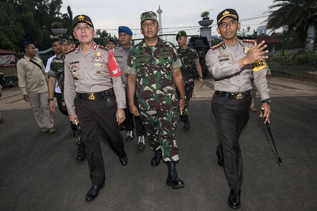 https://cdn.idntimes.com/content-images/post/20161104/antarafoto-pengamanan-jelang-aksi-4-november-031116-sgd-3-2211df826f1e083d3a97ce76f70fe3b2.jpg