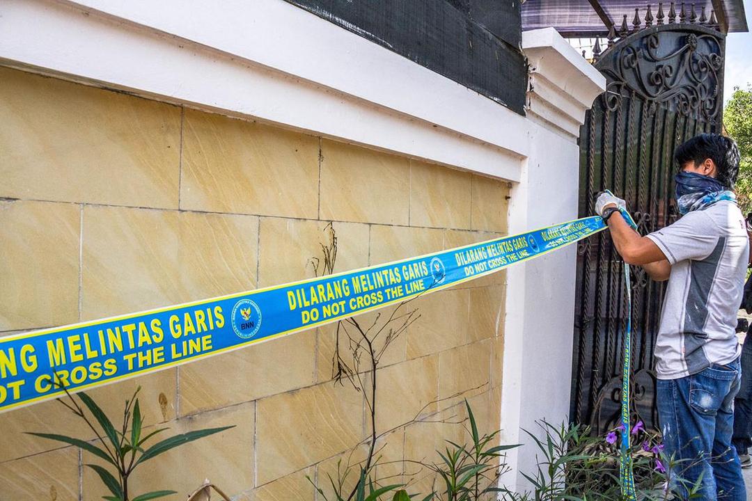 https://cdn.idntimes.com/content-images/post/20171204/antarafoto-penggerebekan-pabrik-pil-pcc-semarang-031217-ast-1-4e3a04e9321511b96c41325ceb59fde6.jpg