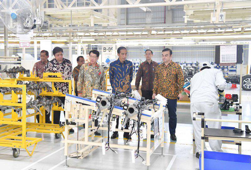 https://cdn.idntimes.com/content-images/post/20170426/antarafoto-presiden-resmikan-pabrik-mitsubishi-250417-bean-2-1493189442-84085-5f3b207f61d0d20583784a478d83e19e.jpg