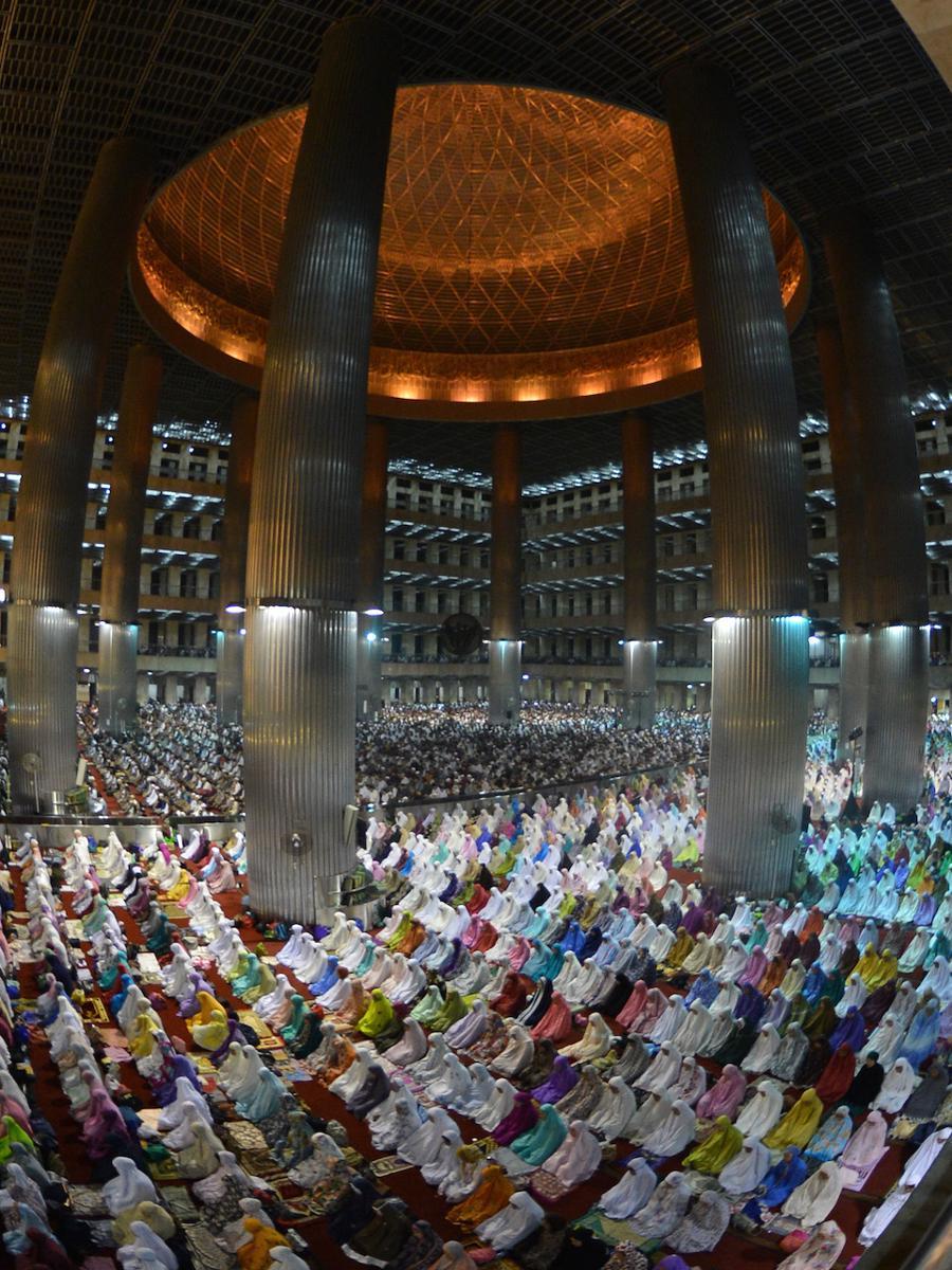 https://cdn.idntimes.com/content-images/post/20180516/antarafoto-salat-tarawih-pertama-istiqlal-160518-wpa-4-56edd1dbf5910fcef31e8542779d3599.jpg