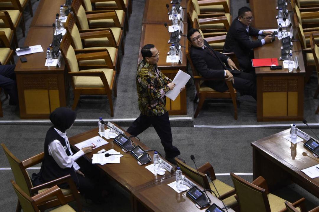 https://cdn.idntimes.com/content-images/post/20161221/antarafoto-sidang-paripurna-pembahasan-prolegnas-151216-pus-4-c8e6e880cc7169b278d348ad3b4689c2.jpg