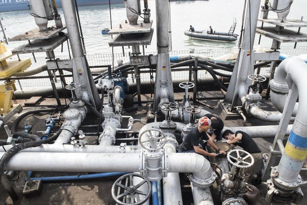 https://cdn.idntimes.com/content-images/post/20170509/antarafoto-simulasi-latihan-isps-code-pertamina-270417-agr-6-17d52733cd0dc07e1cbbfb1cdb73ec96.jpg