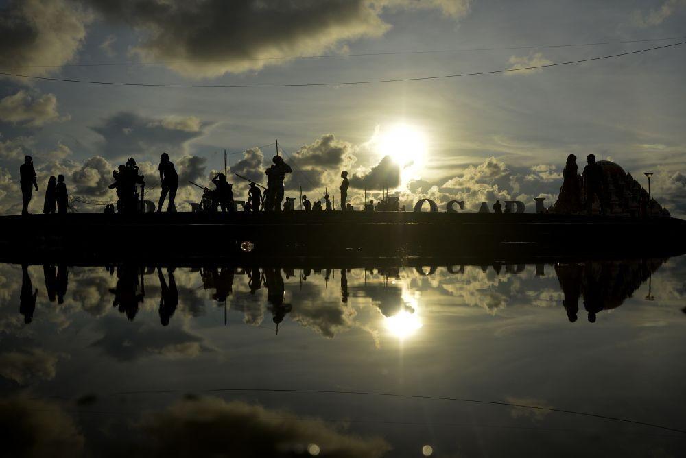 https://cdn.idntimes.com/content-images/post/20200101/antarafoto-sunset-akhir-tahun-di-makassar-311219-abhe-2-010f1716485eb8534e51c46e8d96840a.jpg