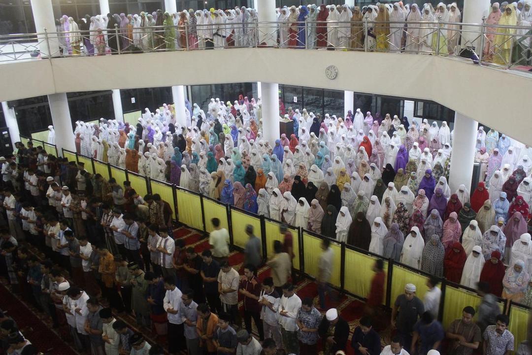 https://cdn.idntimes.com/content-images/post/20180516/antarafoto-tarawih-pertama-muhammadiyah-malang-160518-abs-ad3c93ad36de48e4a864da2a9c112033.jpg