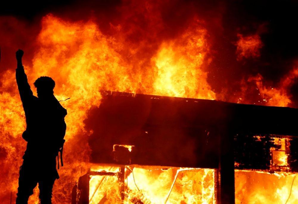 https://cdn.idntimes.com/content-images/post/20200601/antarafoto-us-demonstration-ongeorgefloyddeath-30052020-4880d096a366fd1709e39651232e29ac.jpg