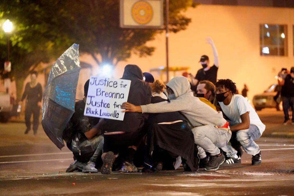 https://cdn.idntimes.com/content-images/post/20200601/antarafoto-us-protesting-blackpeopledeathbypolice-30052020-2584fe57e0bb2fb5c9f756033a955be3.jpg