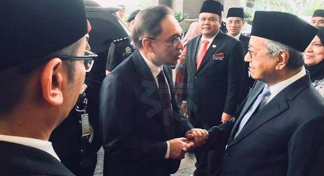 https://cdn.idntimes.com/content-images/post/20180516/anwar-ibrahim-2-918aaac4c53089fac2a9adfe7ccab601.jpg