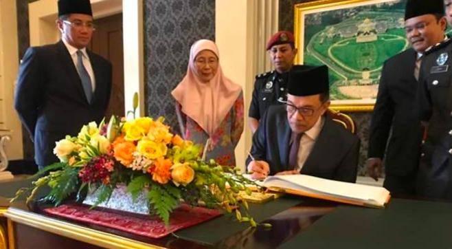 https://cdn.idntimes.com/content-images/post/20180516/anwar-ibrahim-3-b065a594424e11e4e9622f4b0276cf31.jpg