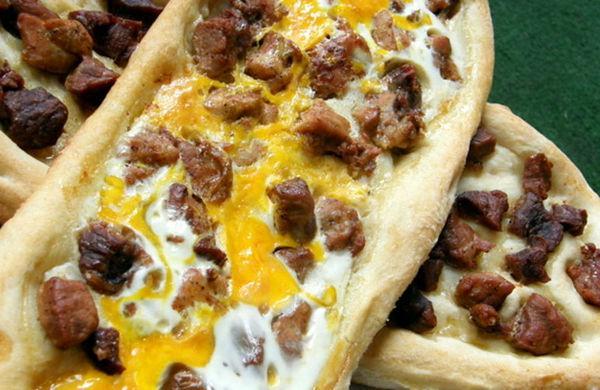 http://cdn.idntimes.com/content-images/post/old/b0172-Pizza19_coolinarikanet.jpg