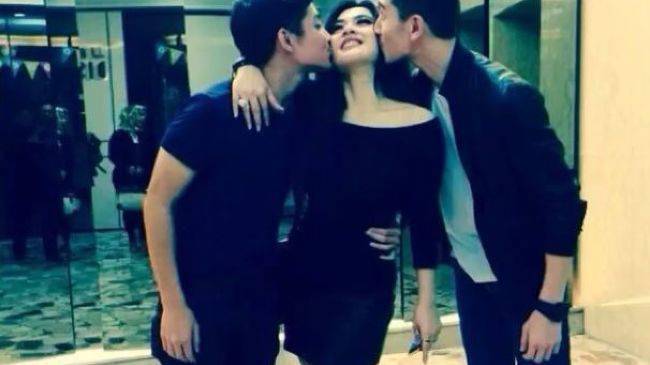 http://cdn.idntimes.com/content-images/post/old/b9c09-Syahrini-dicium-Rassya-dan-Verrel.jpg