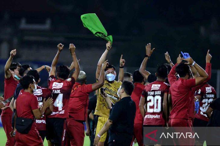 https://cdn.idntimes.com/content-images/post/20220326/bali-united-juara-liga1-250322-fik-4-13ab2d88d30d502ff7e79f1181597608.jpg