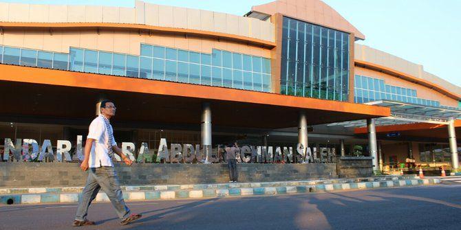 http://cdn.idntimes.com/content-images/post/20160211/bandara-abdul-rachman-saleh-masih-ditutup-10-penerbangan-ditunda-1392642e4d6d1b816f2d4922e4fdc422.jpg