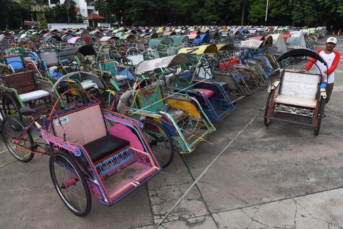 https://cdn.idntimes.com/content-images/post/20180115/becak-3-146ab2259a183439f203480318508769.jpg