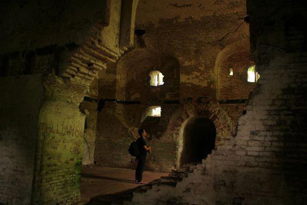 http://cdn.idntimes.com/content-images/post/20151201/benteng-ashimastory-blogspo-ba113504cd02be58e3d21a74569a61ed.jpg