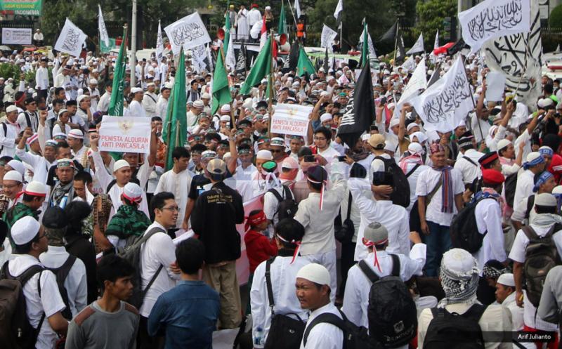 https://cdn.idntimes.com/content-images/post/20171129/berikan-sambutan-kapolri-disoraki-massa-aksi-damai-212-2ivmiqzer3-fd26c11d20a17ea8c71dad7e826b40c9.jpg