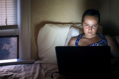 http://cdn.idntimes.com/content-images/post/20151119/binge-watching-a96c8270b977ba52b962cd2228ff2c15.jpg