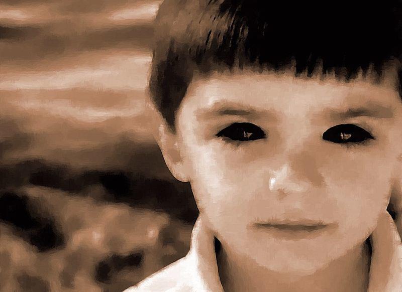 http://cdn.idntimes.com/content-images/post/20160222/black-eyes-by-megamoto85-cropped-ea91d60bf2514a18f226c2d54bd8b5b6.jpg
