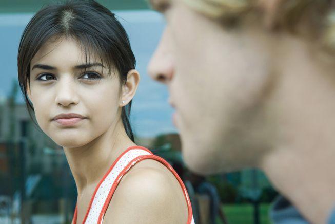 http://cdn.idntimes.com/content-images/post/20160523/boy-looking-at-girljpg653x0-q80-crop-smart-da4eb10092aeed6a211b662702f98cc1.jpg