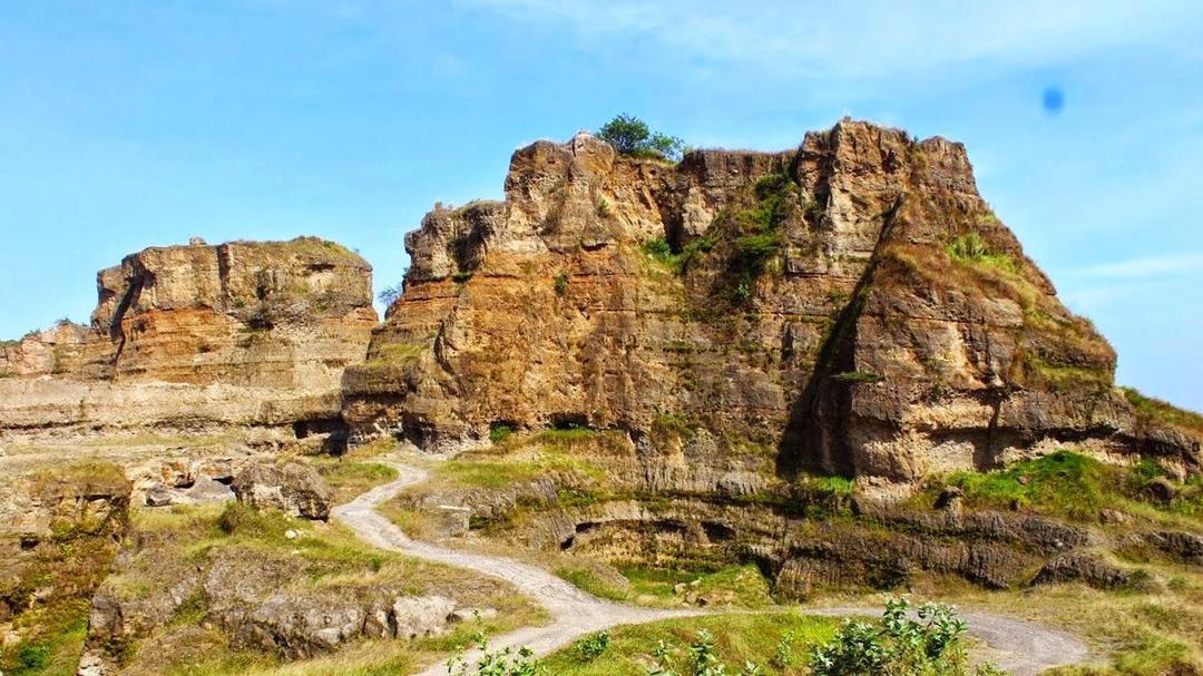 http://cdn.idntimes.com/content-images/post/20151211/brown-canyon-semarang-19e56c36660c372a21a1f2c68a3583d4.jpg