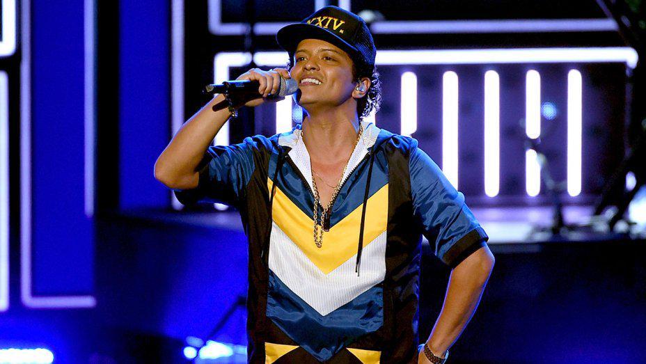 https://cdn.idntimes.com/content-images/post/20180129/bruno-mars-4-4cf577f5c2cba978659aea8397a7cb63.jpg