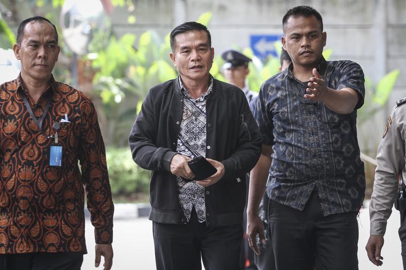 https://cdn.idntimes.com/content-images/post/20180516/bupati-dirwan-3-9e81835ffe454eb1899e9d10e8e45480.jpg