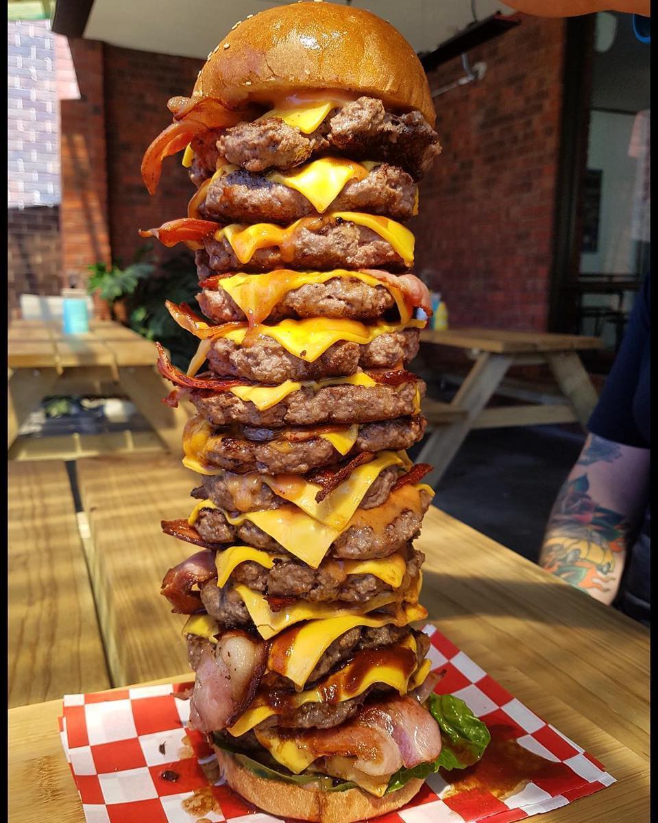 https://cdn.idntimes.com/content-images/post/20171121/burger2-81687b146aa4a5f8beb2cd6a58db94fa.jpg